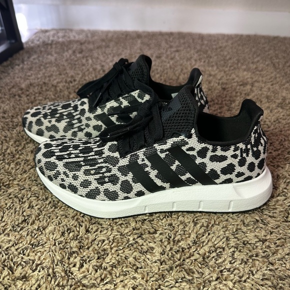 Adidas Swift Run 1.0 Women’s Size 7.5 Leopard Print Athletic Running Shoes - Picture 1 of 10